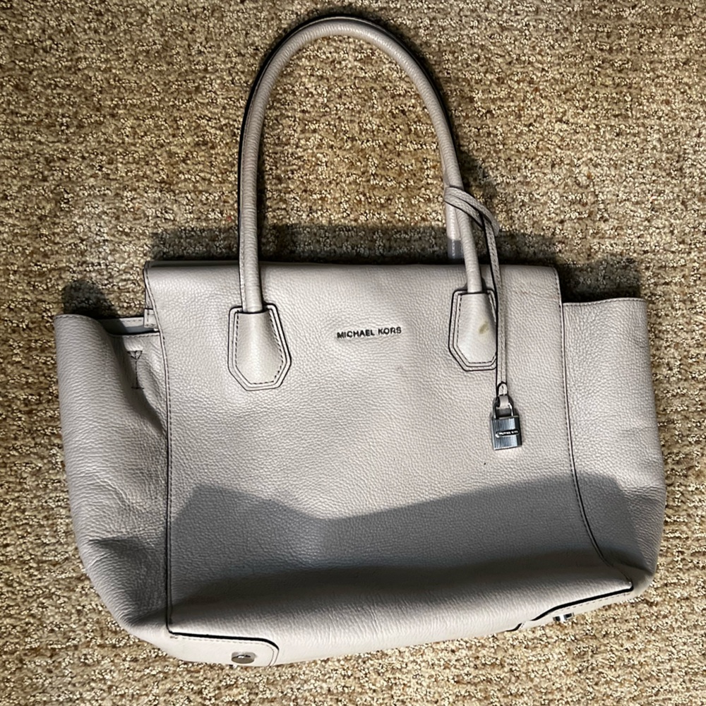 Grey Micheal Kors Shoulder Purse